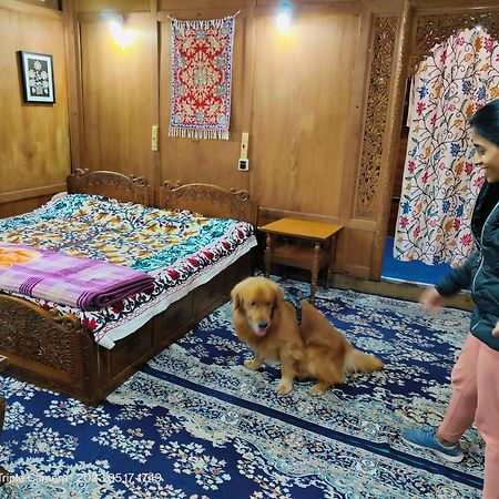 Houseboat Karima Palace Srīnagar 外观 照片