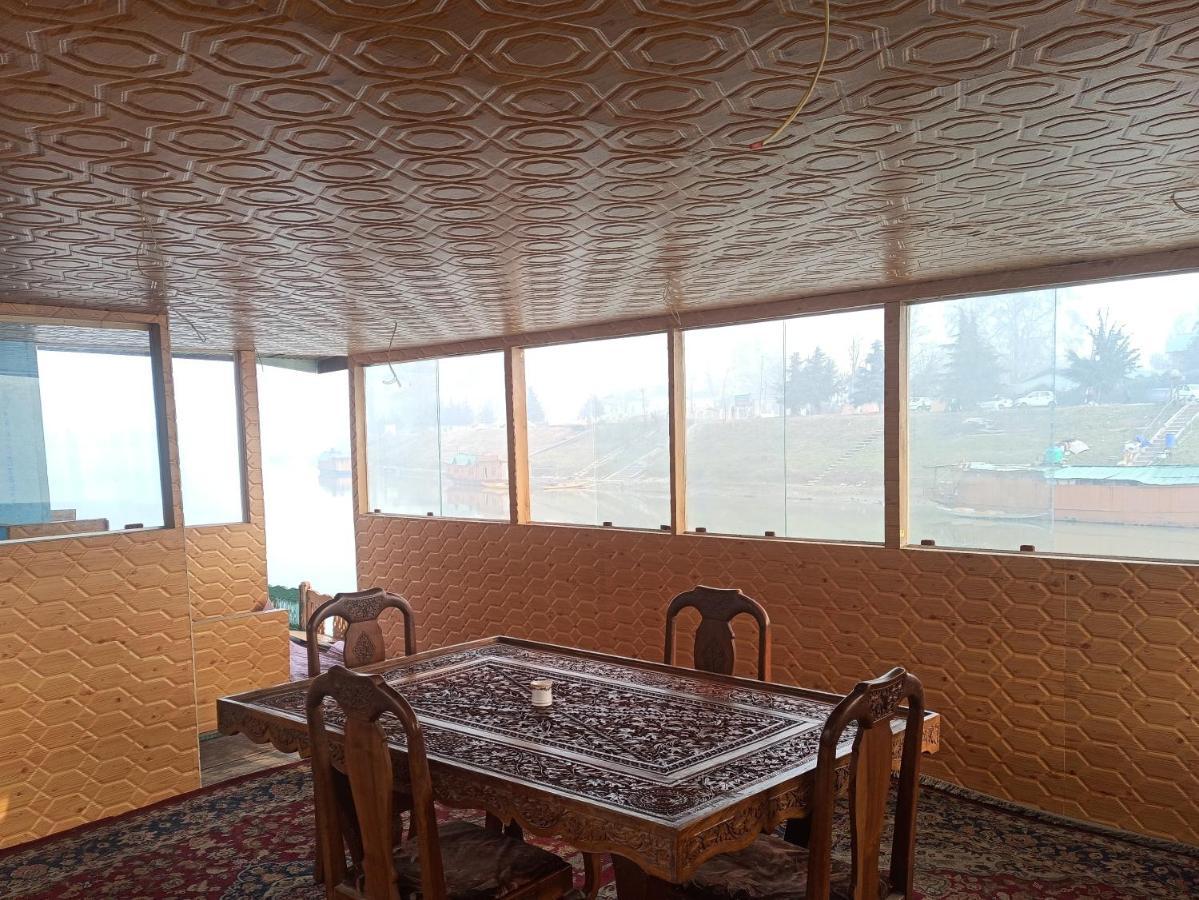 Houseboat Karima Palace Srīnagar 外观 照片