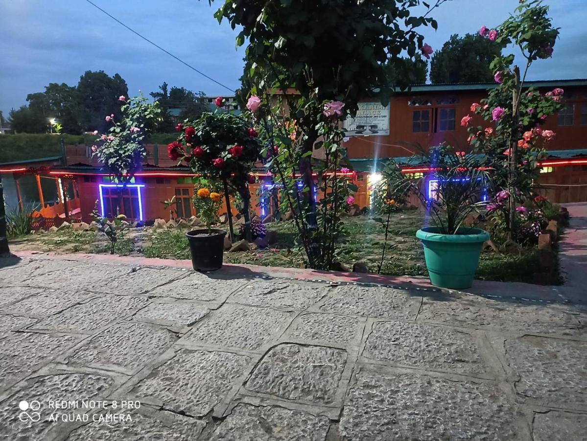 Houseboat Karima Palace Srīnagar 外观 照片