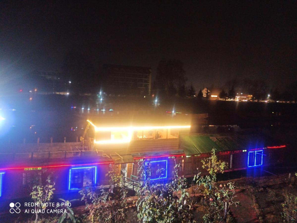 Houseboat Karima Palace Srīnagar 外观 照片