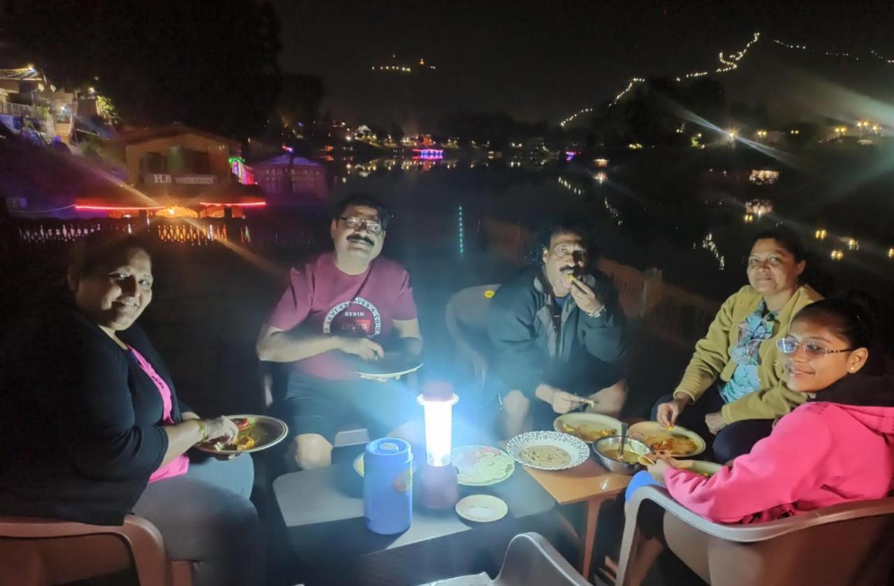 Houseboat Karima Palace Srīnagar 外观 照片