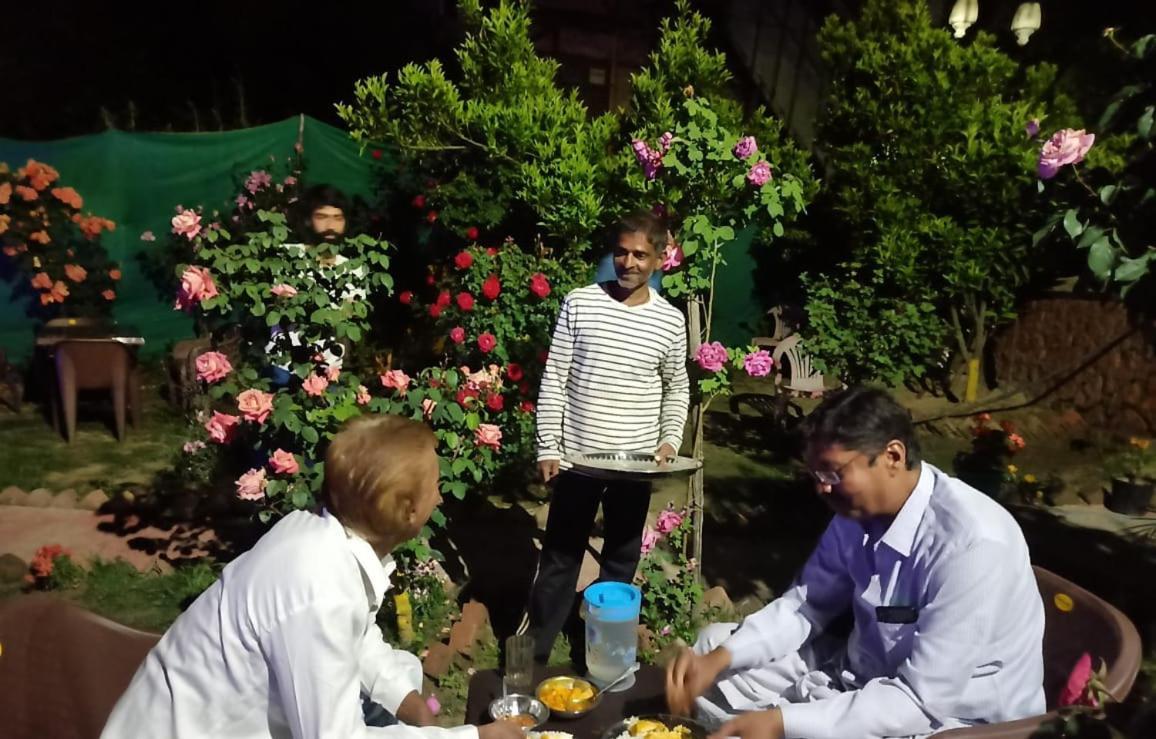 Houseboat Karima Palace Srīnagar 外观 照片