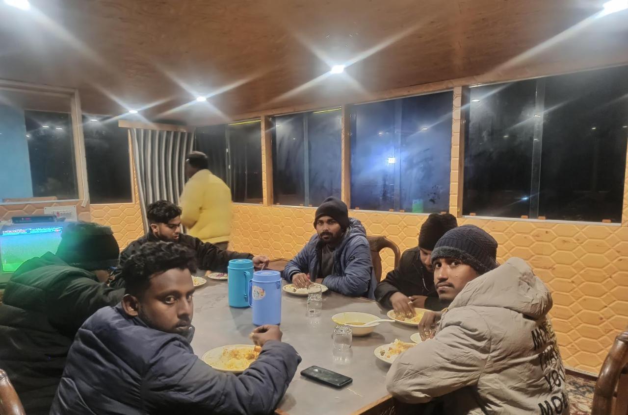 Houseboat Karima Palace Srīnagar 外观 照片