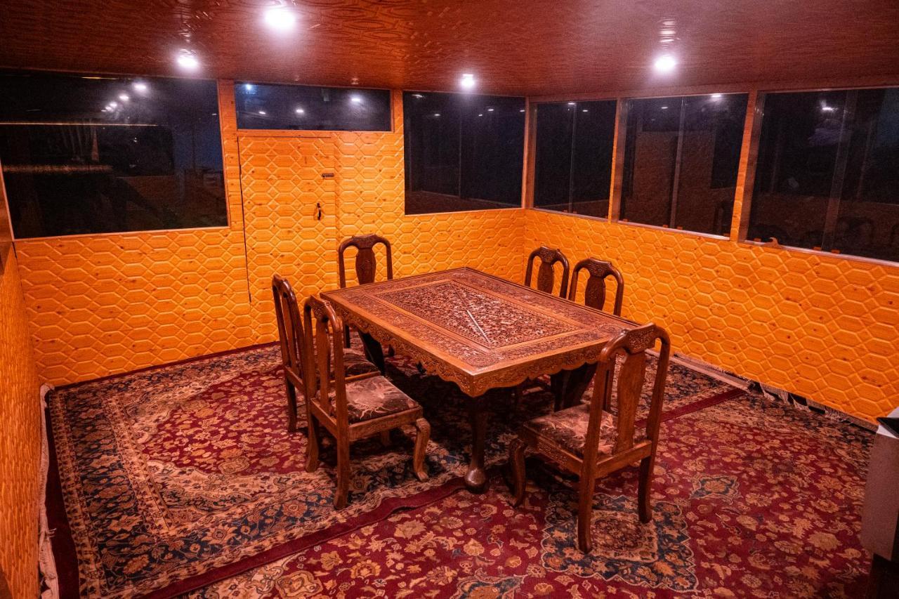 Houseboat Karima Palace Srīnagar 外观 照片