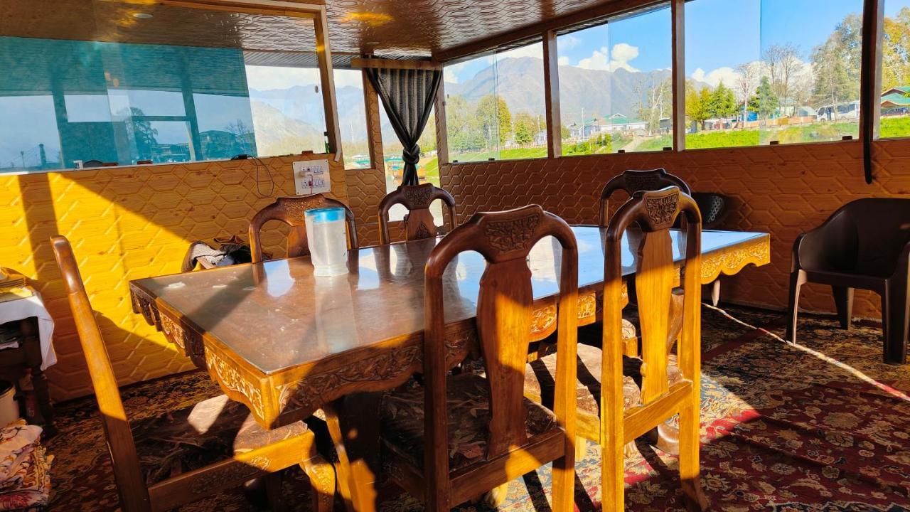 Houseboat Karima Palace Srīnagar 外观 照片