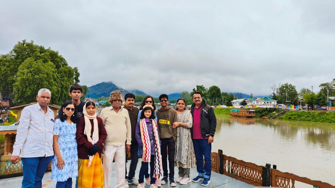 Houseboat Karima Palace Srīnagar 外观 照片
