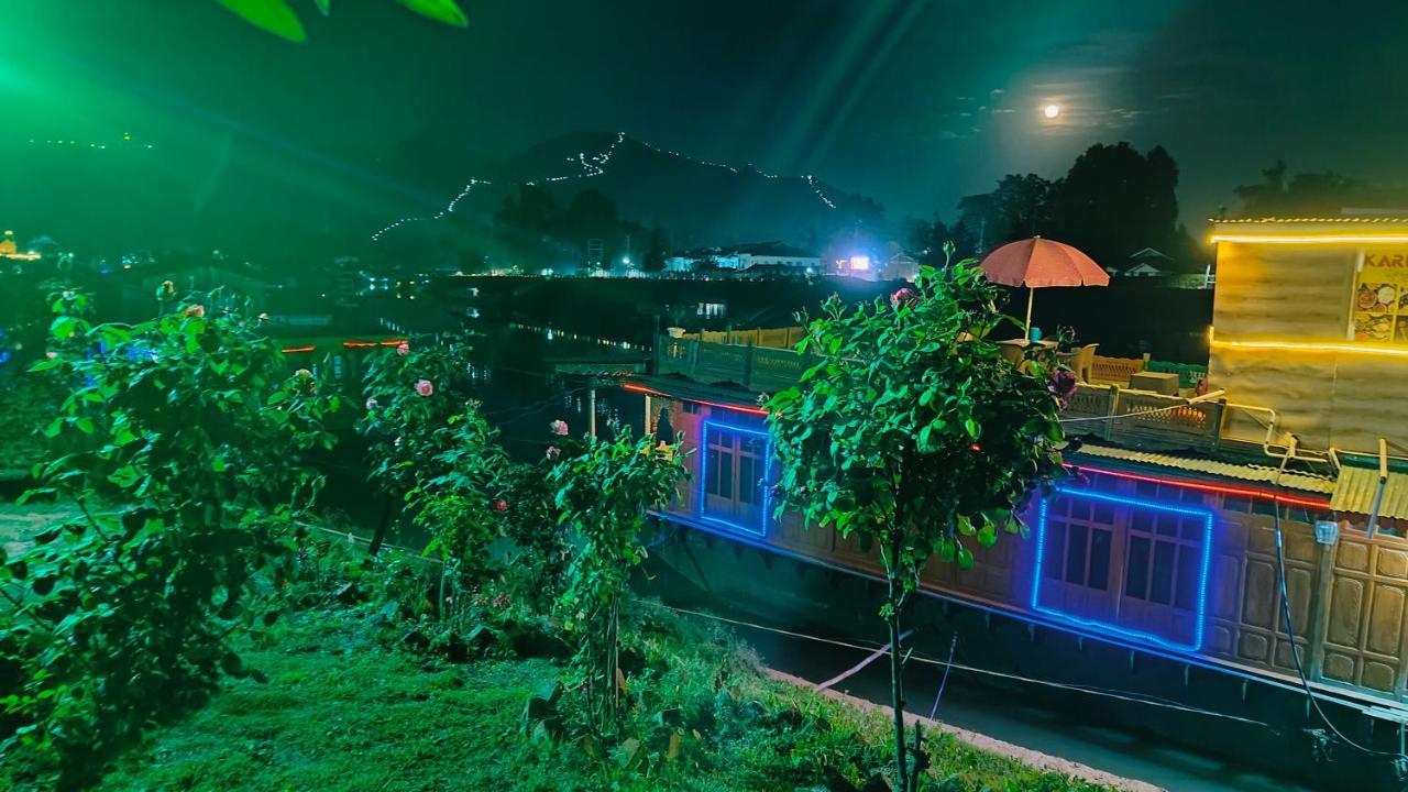 Houseboat Karima Palace Srīnagar 外观 照片