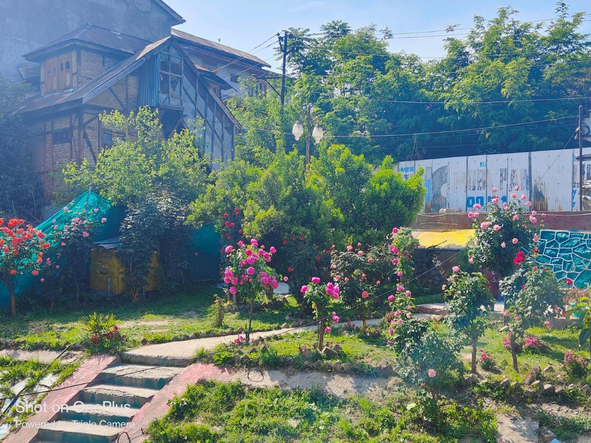Houseboat Karima Palace Srīnagar 外观 照片