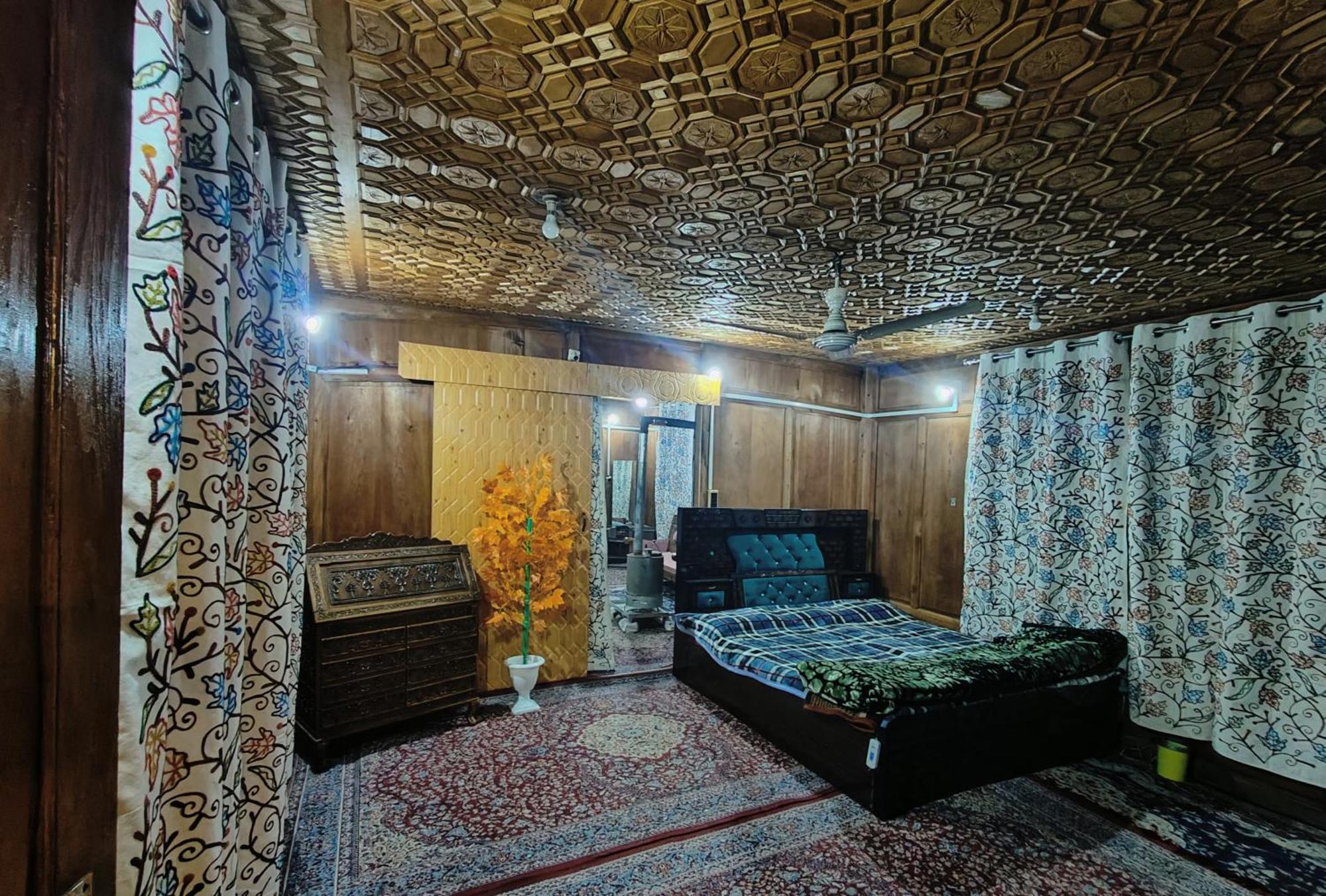 Houseboat Karima Palace Srīnagar 外观 照片