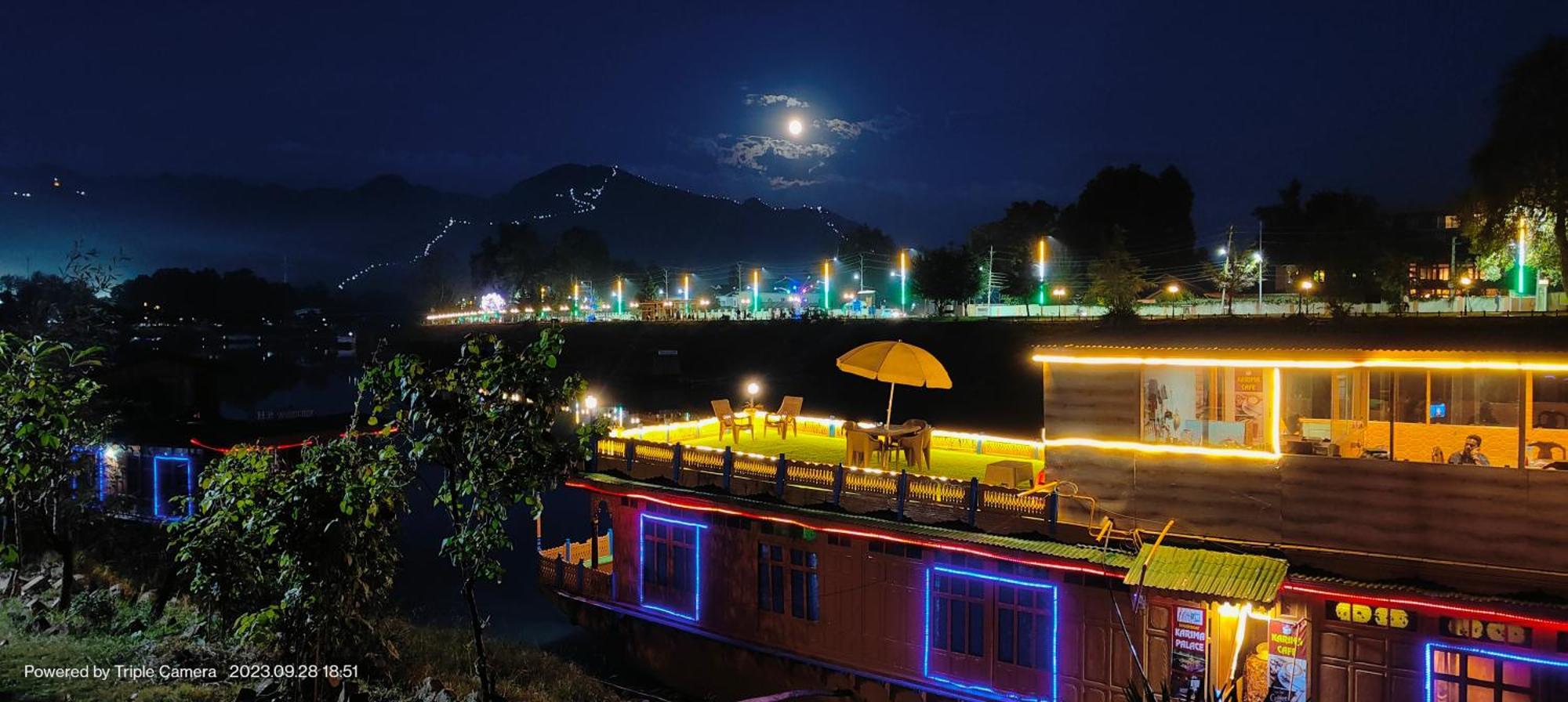 Houseboat Karima Palace Srīnagar 外观 照片