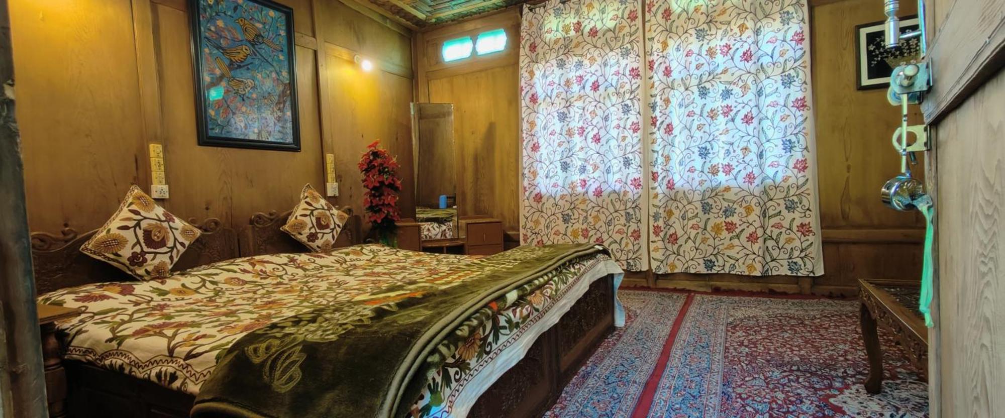 Houseboat Karima Palace Srīnagar 外观 照片