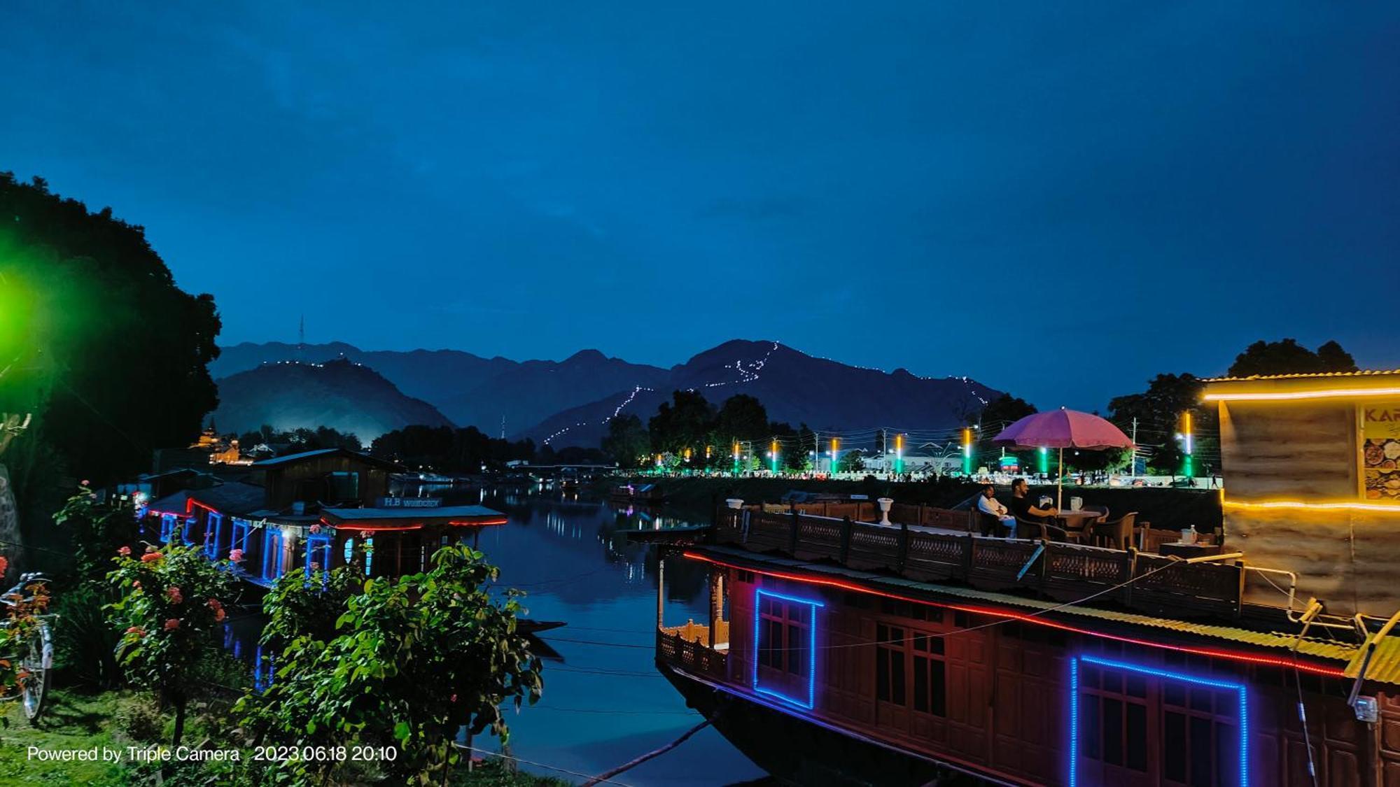Houseboat Karima Palace Srīnagar 外观 照片