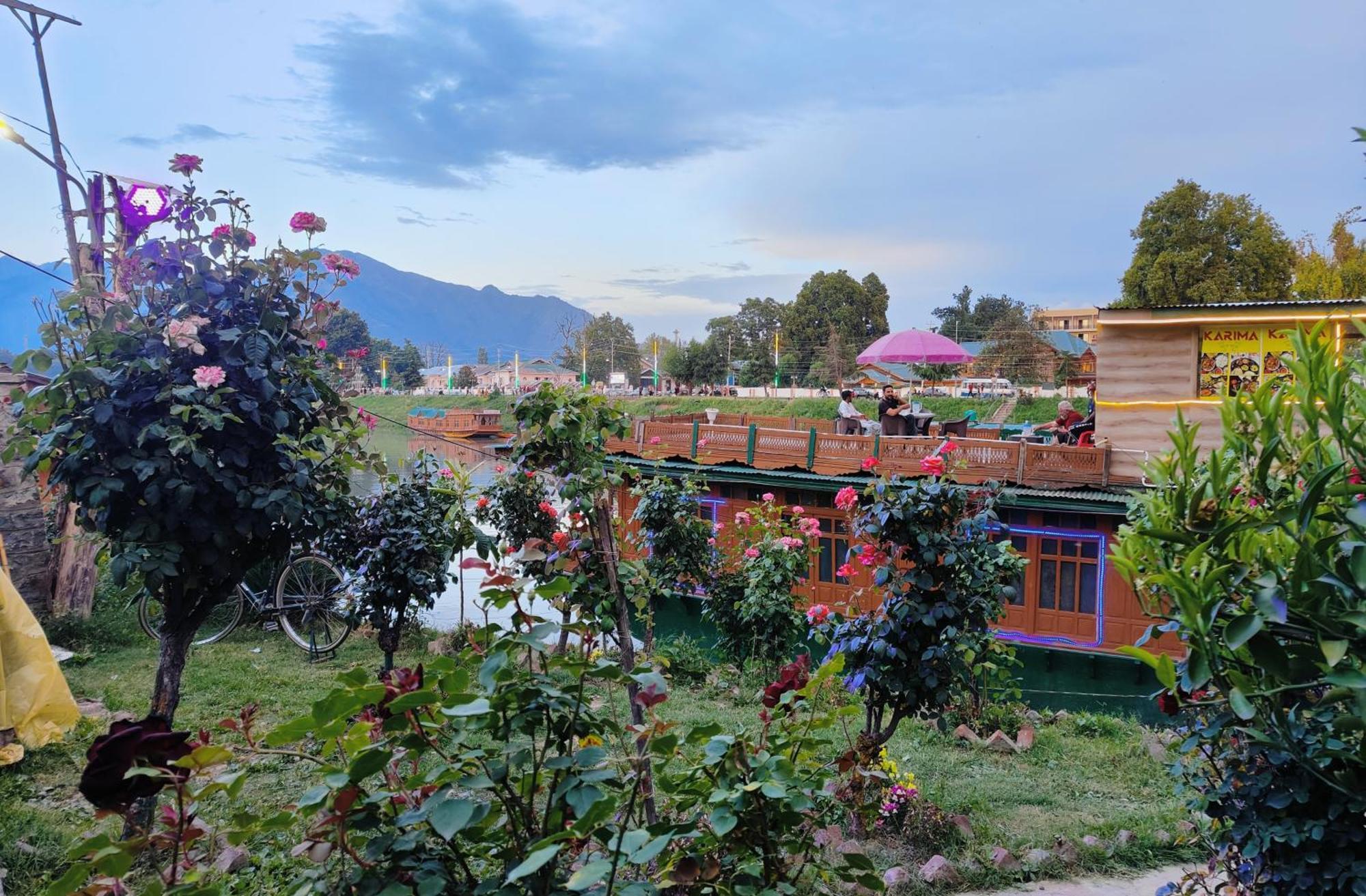 Houseboat Karima Palace Srīnagar 外观 照片