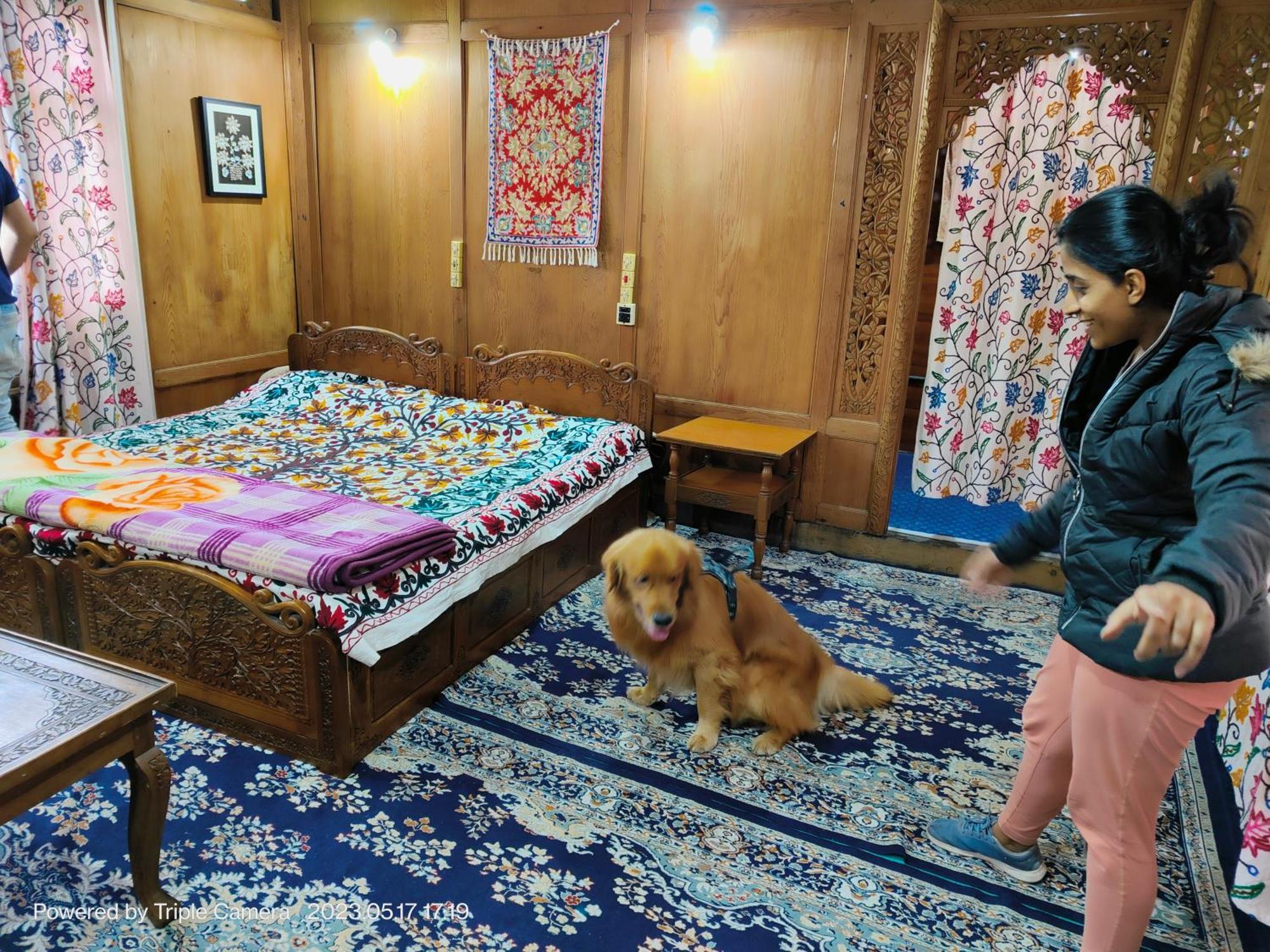 Houseboat Karima Palace Srīnagar 外观 照片