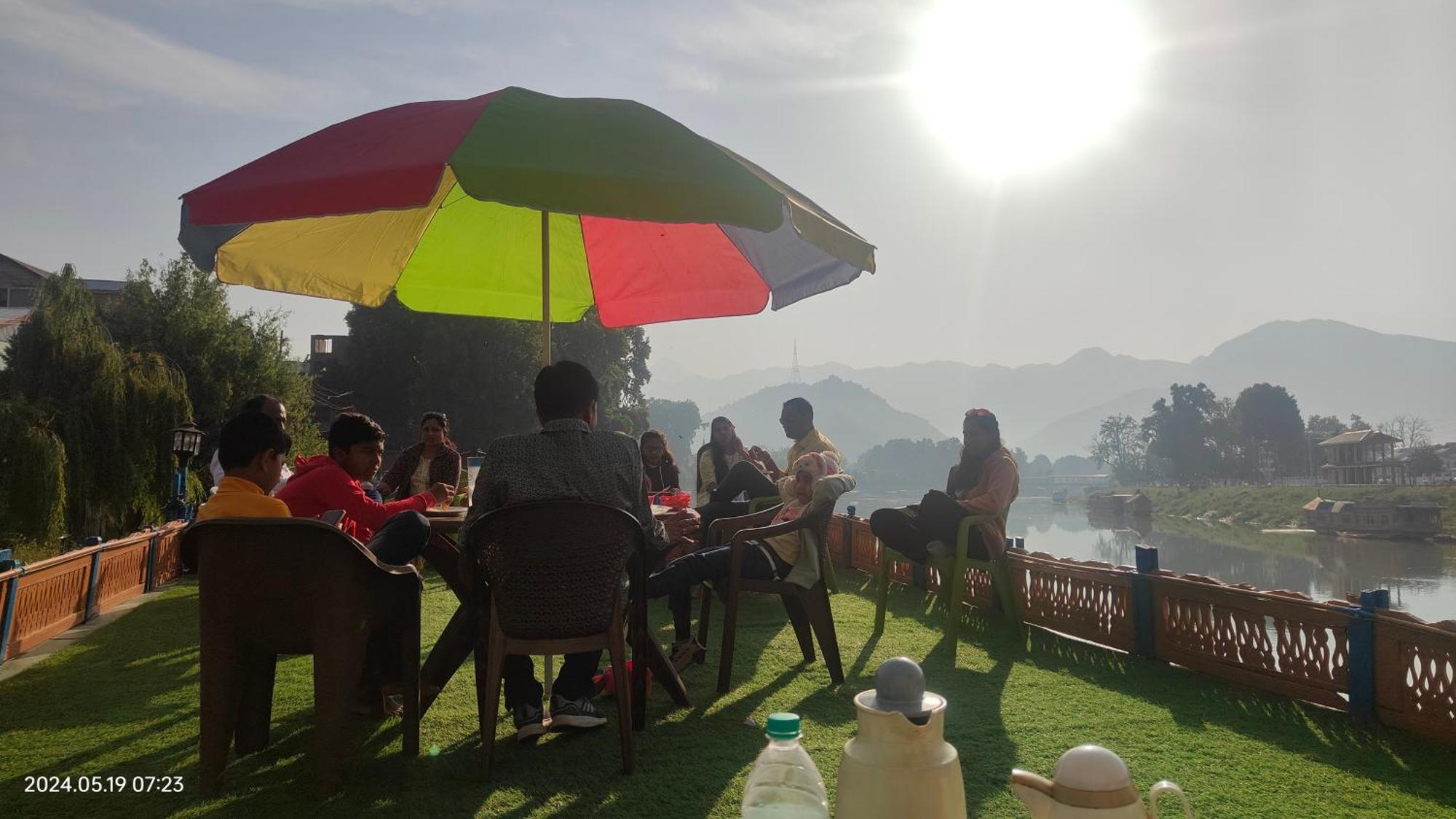 Houseboat Karima Palace Srīnagar 外观 照片