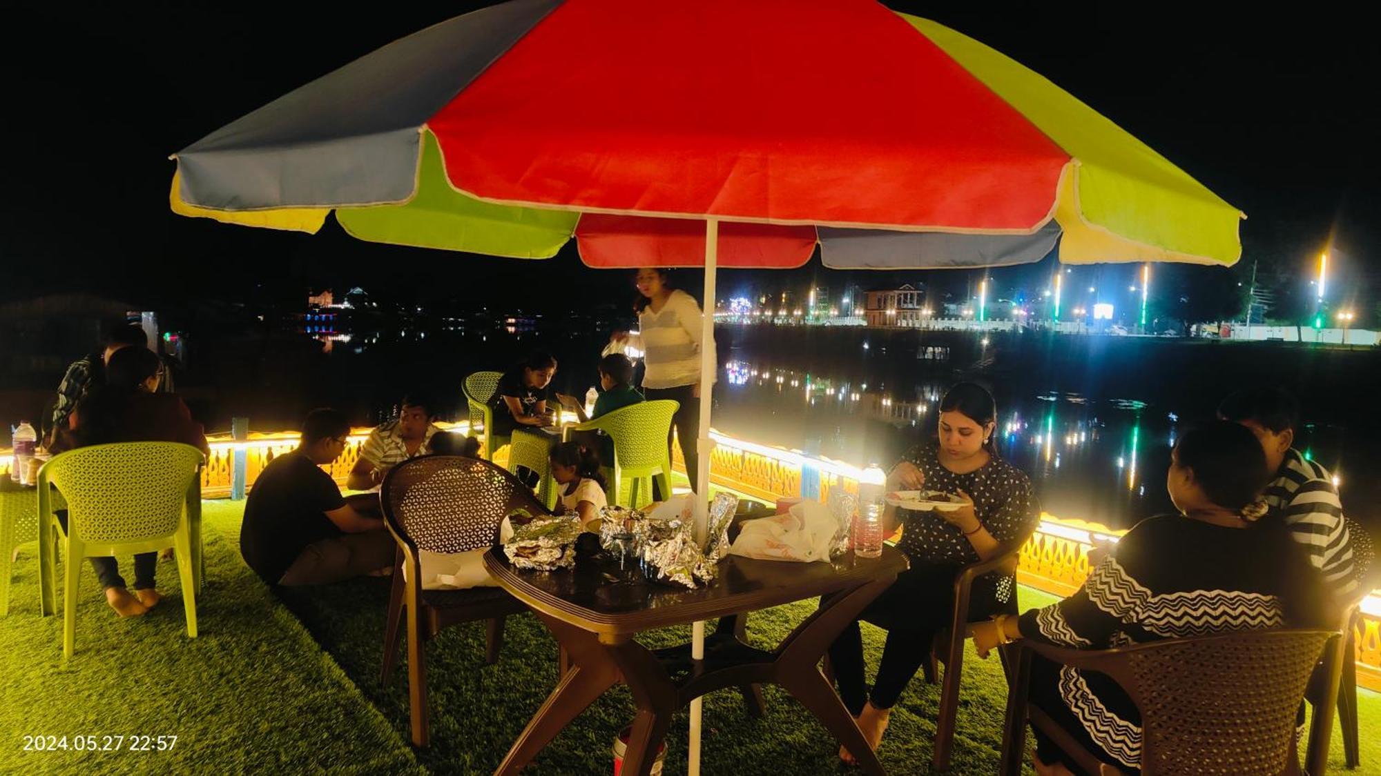Houseboat Karima Palace Srīnagar 外观 照片