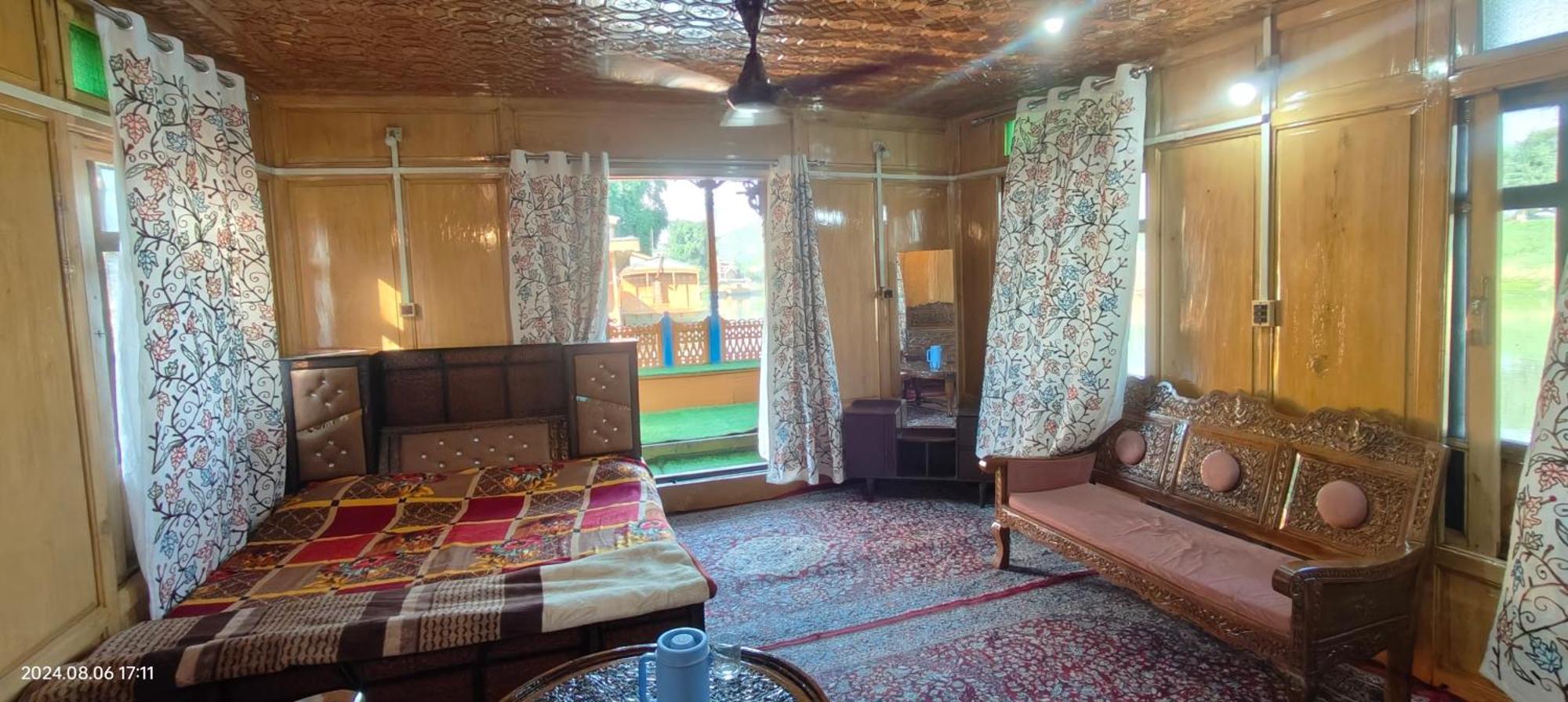 Houseboat Karima Palace Srīnagar 外观 照片