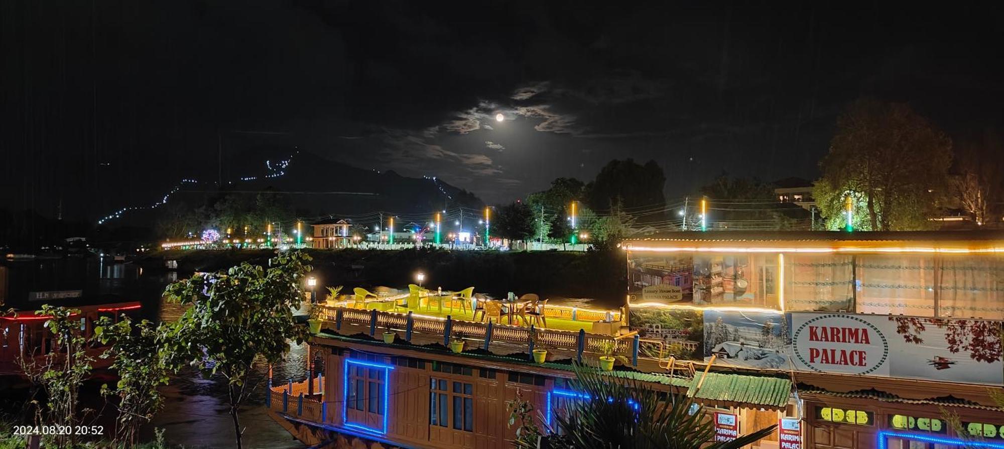 Houseboat Karima Palace Srīnagar 外观 照片